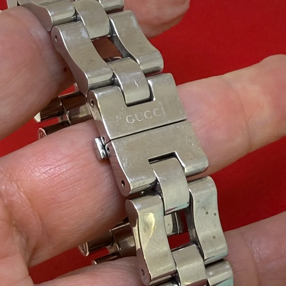 GUCCI 2305L Quartz Stainless Steal Watch - Picture 7 of 11